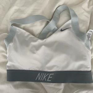 Nike Sports Bra Women’s